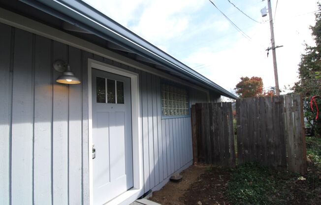 1 BR, 1 BA ADU ~WATER/SEWER/GARBAGE/ELECTRIC INCLUDED!