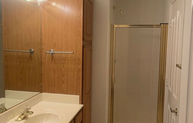 3rd floor with balcony - Boulder City