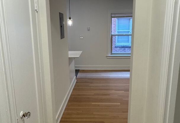 1 bed, 1 bath, 425 sqft, $1,920, Unit 303