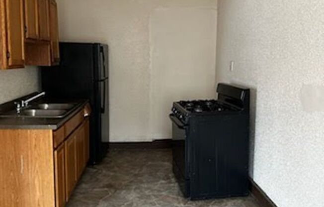 1 bed, 1 bath, $800, Unit 7