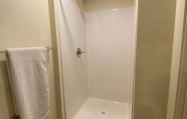 Studio, 1 bath, 178 sqft, $1,165, Unit 327