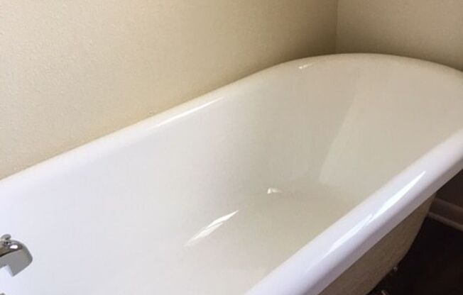 Studio, 1 bath, $850, Unit 326- Unit 7