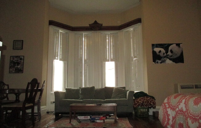 For Rent: Spacious Urban Living at 1322-1324 Eutaw Pl – Your Ideal City Dwelling!
