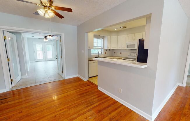 4 beds, 2.5 baths, $2,100