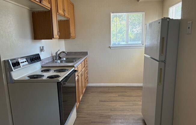 2 beds, 1 bath, 735 sqft, $1,050, Unit A2