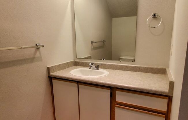 2 beds, 1.5 baths, 896 sqft, $1,495, Unit 660 LaSalle Street #1