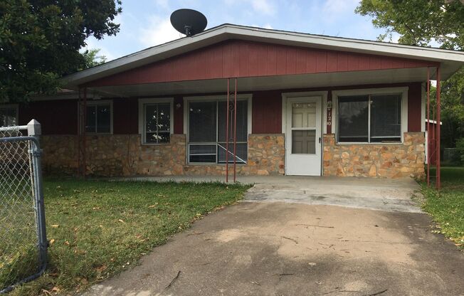 3 beds, 1 bath, $1,100