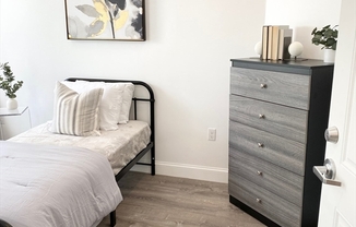Studio, 1 bath, $895, Unit 3