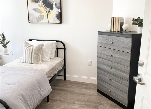 Studio, 1 bath, $895, Unit 3