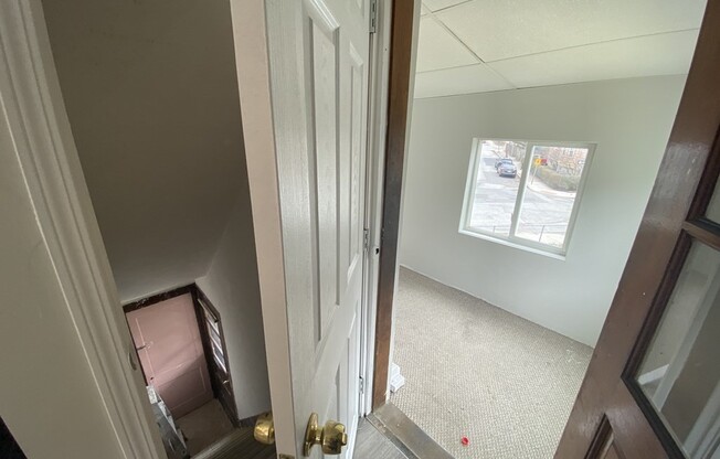 3 beds, 1 bath, $2,600, Unit 2
