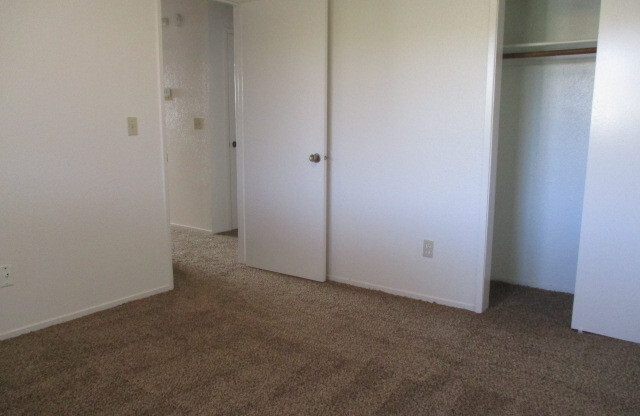 2 beds, 1 bath, $1,275, Unit 1585