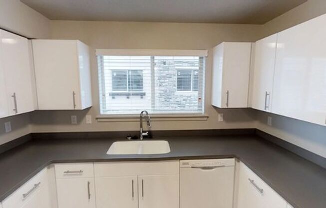 2 BED 1 BATH APARTMENT FOR RENT IN OREM!!!
