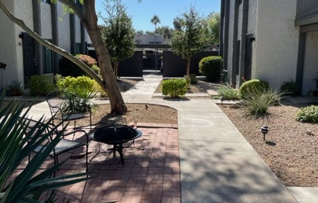 Old Town Scottsdale townhome- 2 bd 2 bath- W/D- Yard