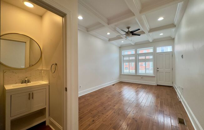 Elegant 3 Bedroom/3.5 Bathroom Townhome in South Baltimore, MD!