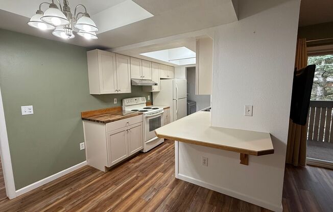 Well Maintained Top Floor 2 Bed/2 Bath Condo W/Garage Space. Call Today!