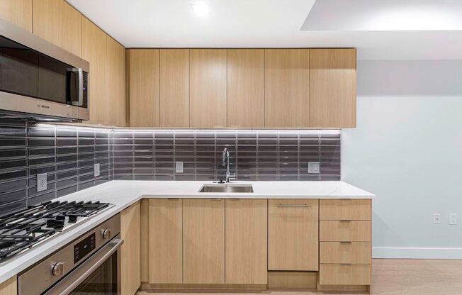 1 bed, 1 bath, 636 sqft, $2,425, Unit T-03