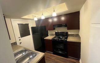 2 beds, 1.5 baths, 796 sqft, $1,595, Unit 102-E