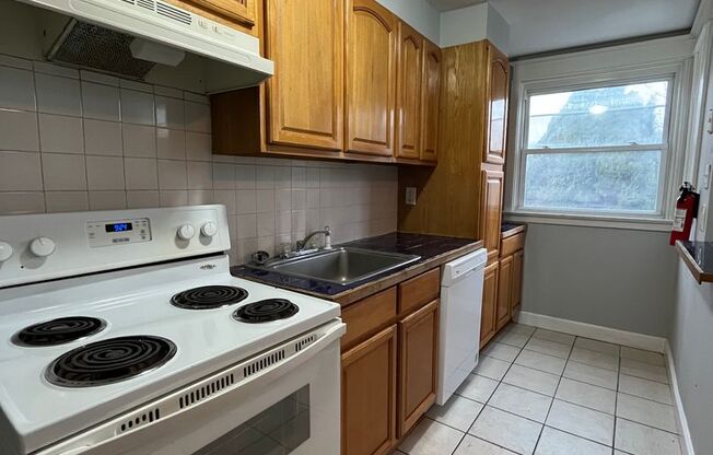 2 beds, 1 bath, $1,350