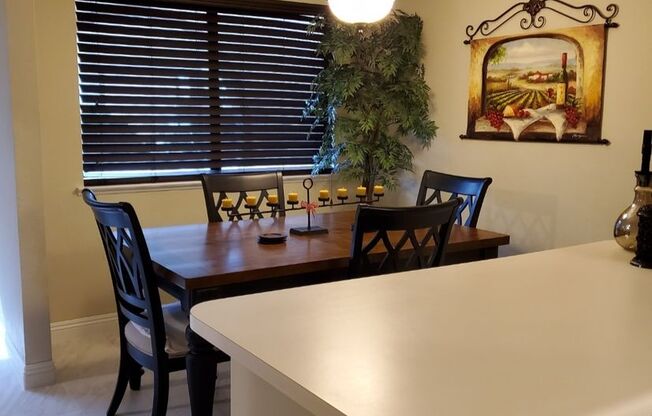 Cozy 2 Bedroom Townhome in the Northwest!