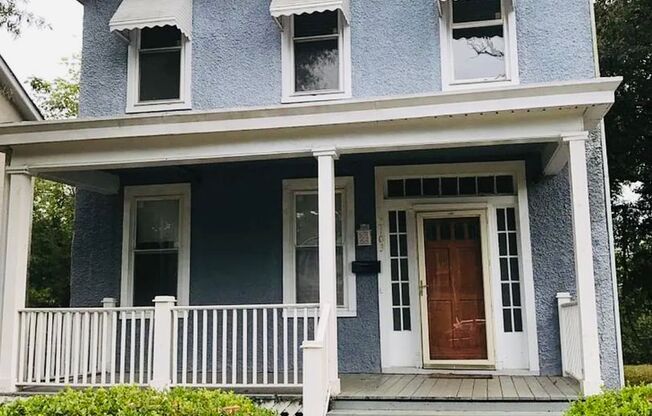Charming 3bdrm/1.5bth Home Conveniently Located in Richmond's North Highland Park Subdivision w/Private Balcony!!