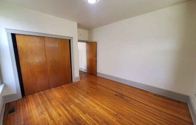 1 bed, 1 bath, $950, Unit 93 Marsh St #2