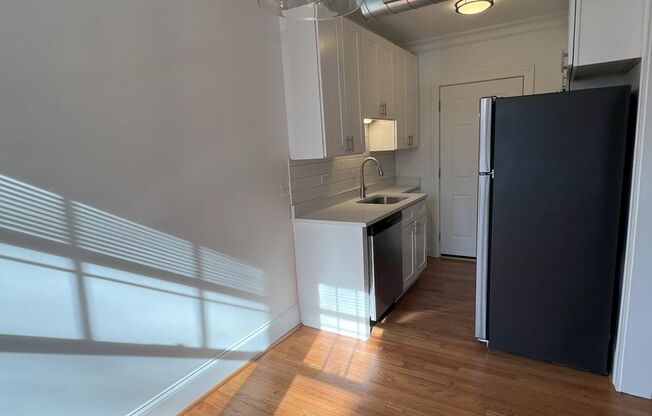 Studio, 1 bath, 750 sqft, $1,600