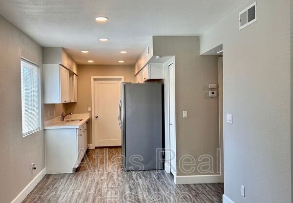 2826 E Capri Cir Apt 1