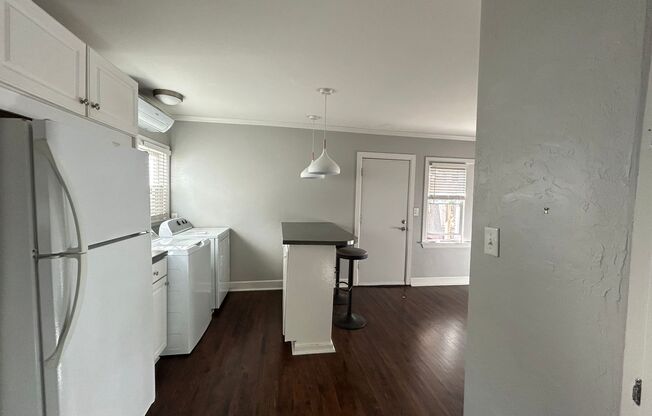 2 beds, 1 bath, $1,250