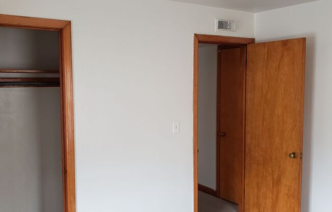 2 beds, 1 bath, 700 sqft, $900, Unit 3