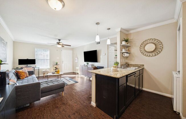 1 bed, 1 bath, 616 sqft, $1,195, Unit 70