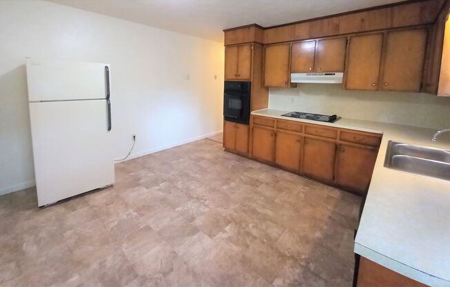 2 beds, 1 bath, 903 sqft, $1,170, Unit K-1