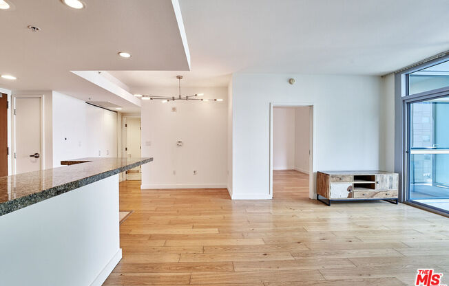 1 bed, 1 bath, 854 sqft, $4,400, Unit 1527