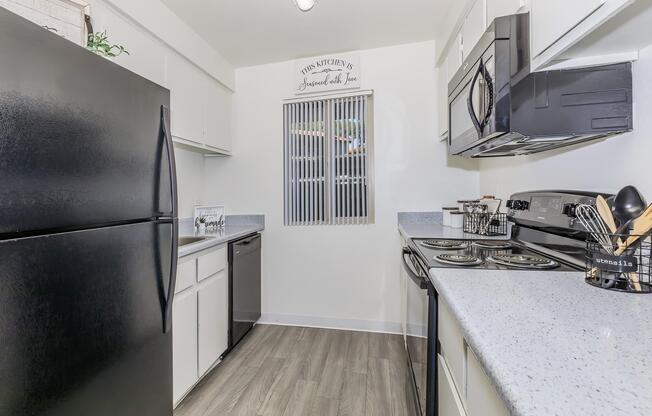 1 bed, 1 bath, 720 sqft, $1,350