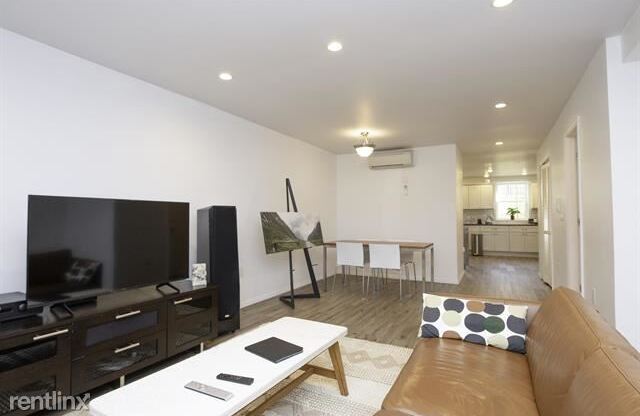 968 Summit Ave