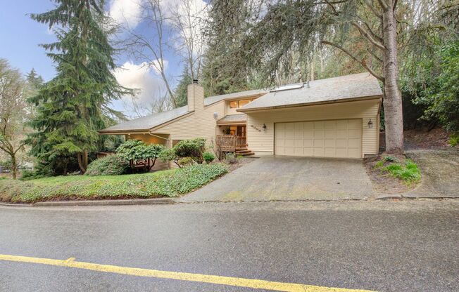 3 beds, 2.5 baths, $3,700