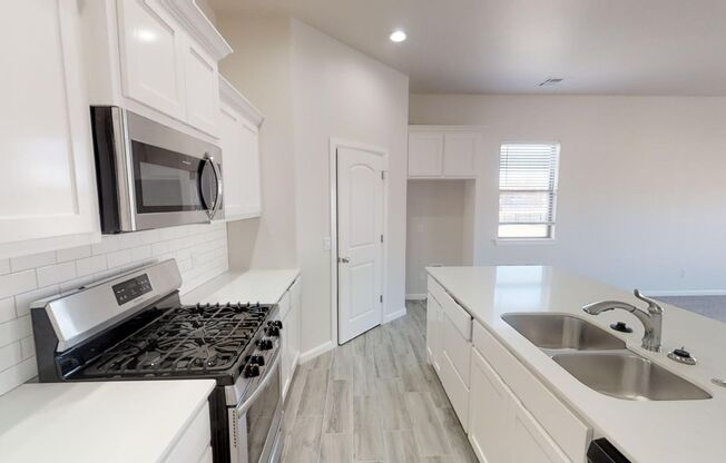 3 bed 2 bath on West side Norman in gated community!