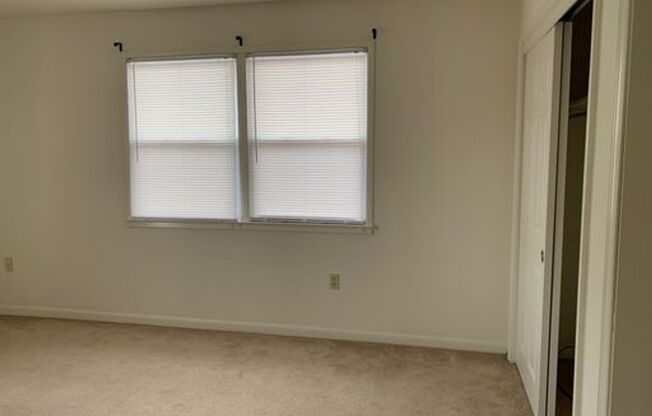 2 beds, 1 bath, $1,350, Unit 15