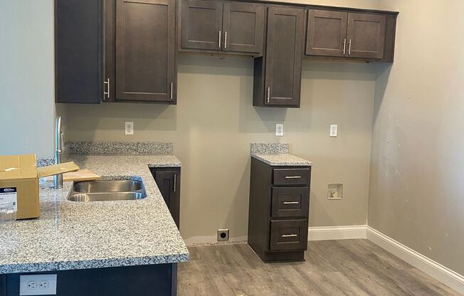 1 bed, 1 bath, 695 sqft, $715, Unit 722