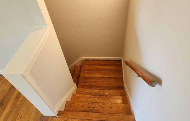 2 beds, 1 bath, 897 sqft, $2,135, Unit E-08