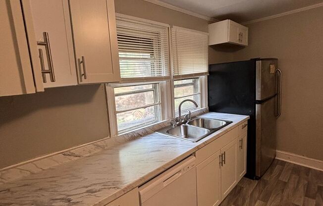 Spacious 2 Bed House - Waiting for you to Call HOME! DEPOSIT-FREE Renting option thru OBLIGO! Deposit Alternative available.