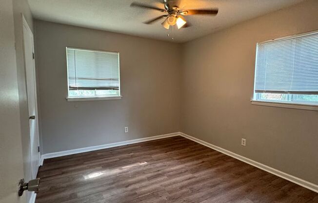 3 beds, 1 bath, $895