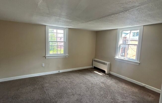 2 beds, 1 bath, $1,100
