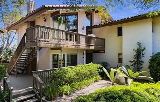 Spacious 2B/2.5BA Townhome w/ Stunning Views, AC & Garage – Available Now! (Month to Month)