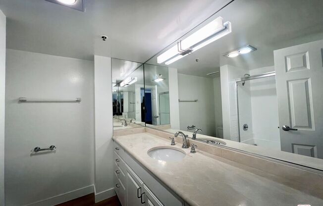 1 bed, 1.5 baths, 1,943 sqft, $5,200, Unit 402