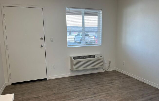 1 bed, 1 bath, 304 sqft, $905, Unit Unit 114