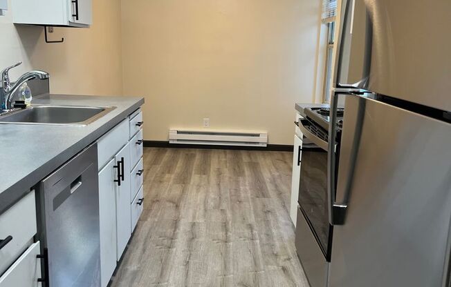 2 beds, 1 bath, 840 sqft, $1,795, Unit CL-302