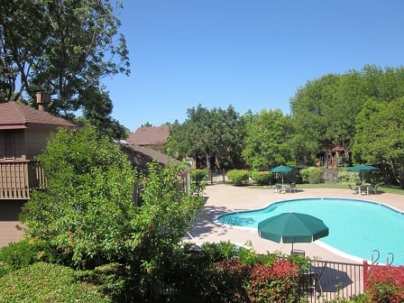 Country Club Villa Apartments Swimming Pool