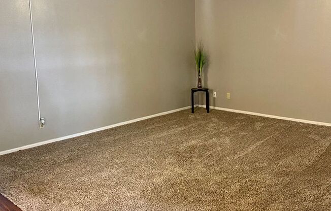 2 beds, 1 bath, 850 sqft, $1,199, Unit 14