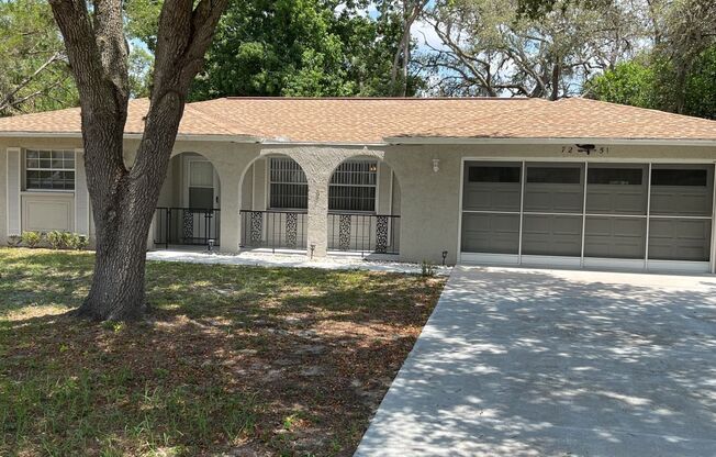 Remodeled 2 bedroom, 2 bath, 2 car garage rental home in Weeki Wachee!