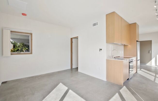 Studio, 1 bath, 401 sqft, $2,195, Unit 402